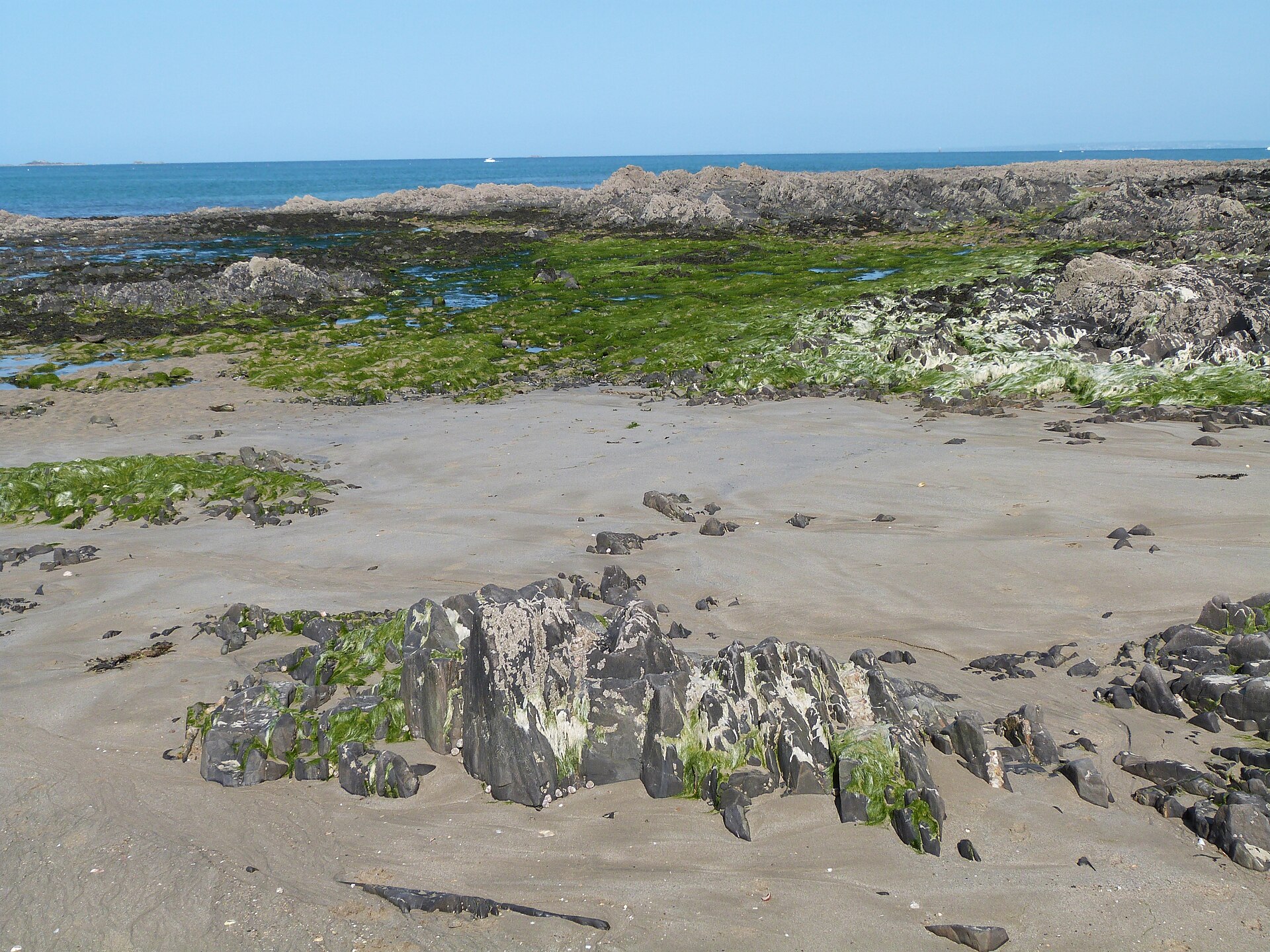 La plage du Moulin à Étables-sur-Mer et ses cabines