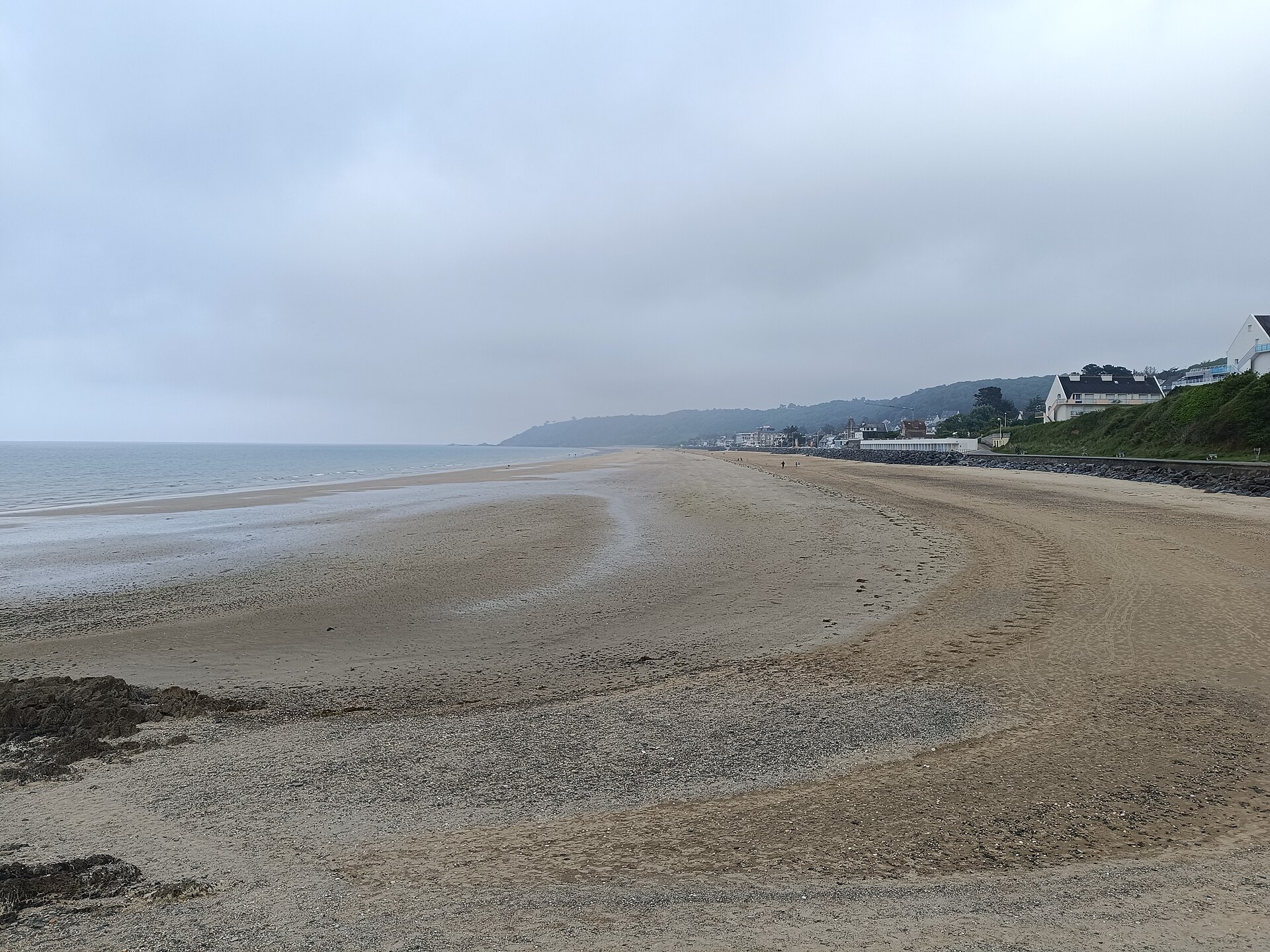 La plage des Rosaires à Plérin