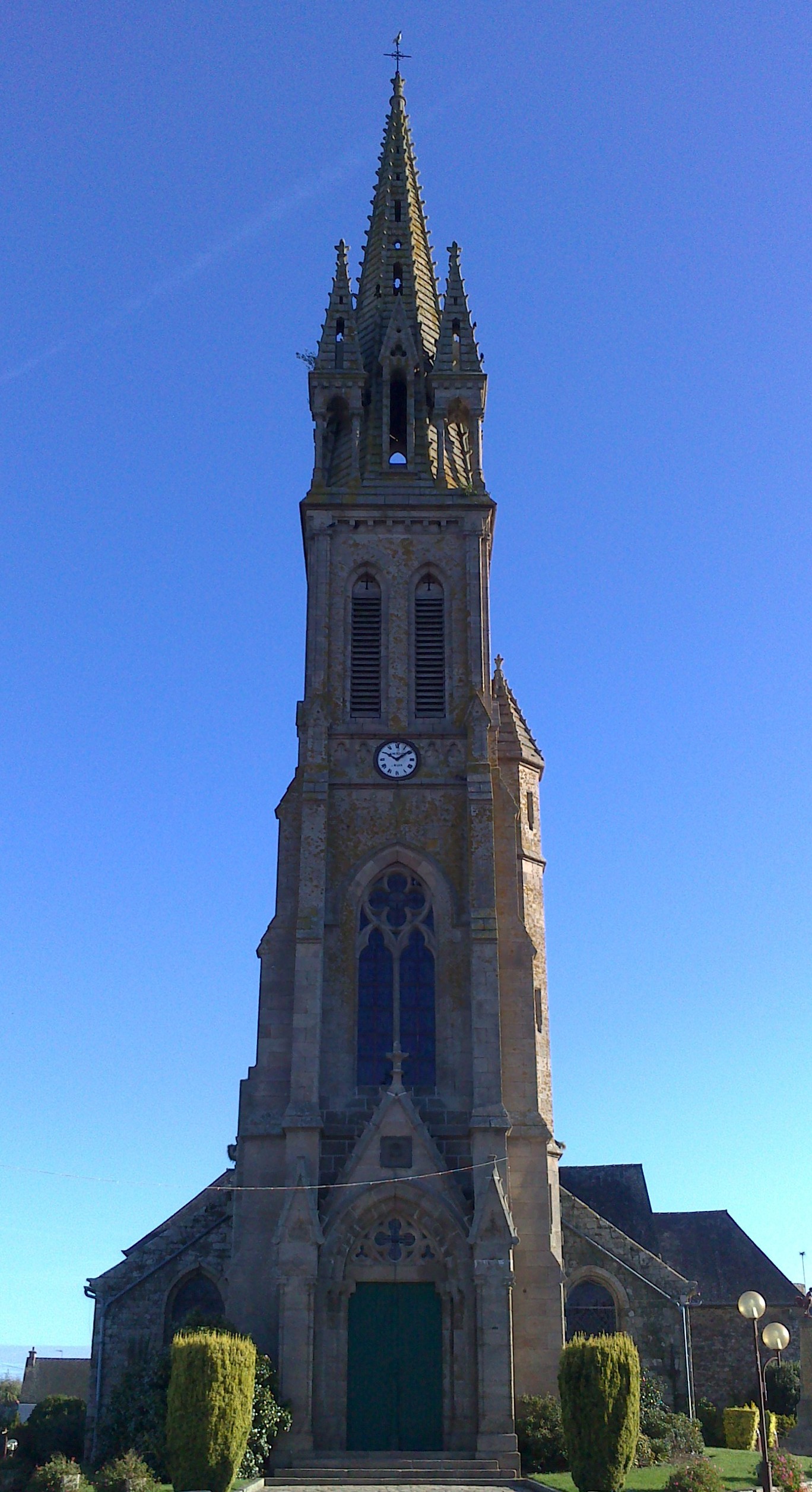 L'église de Goudelin, point de départ de la balade en 2CV